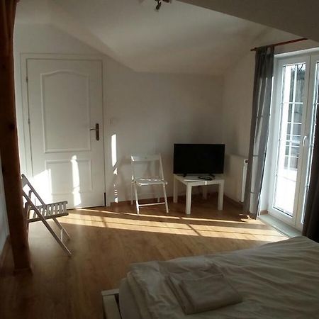 Dworek Poznan Bed and Breakfast Esterno foto