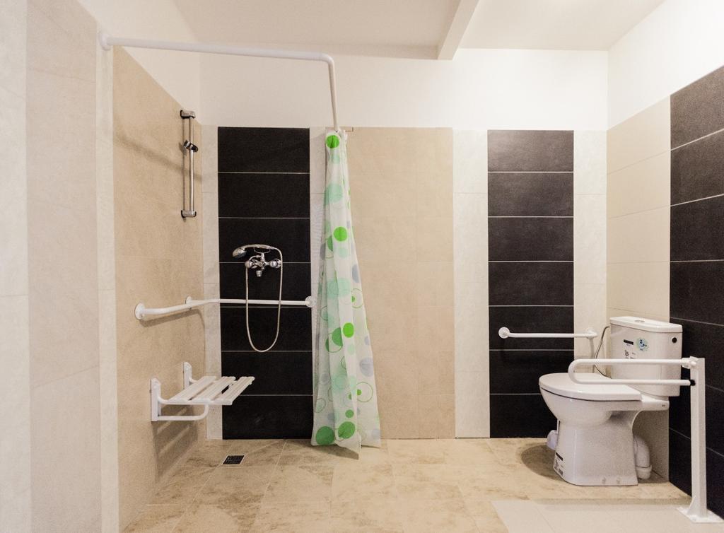 Dworek Poznan Bed and Breakfast Esterno foto