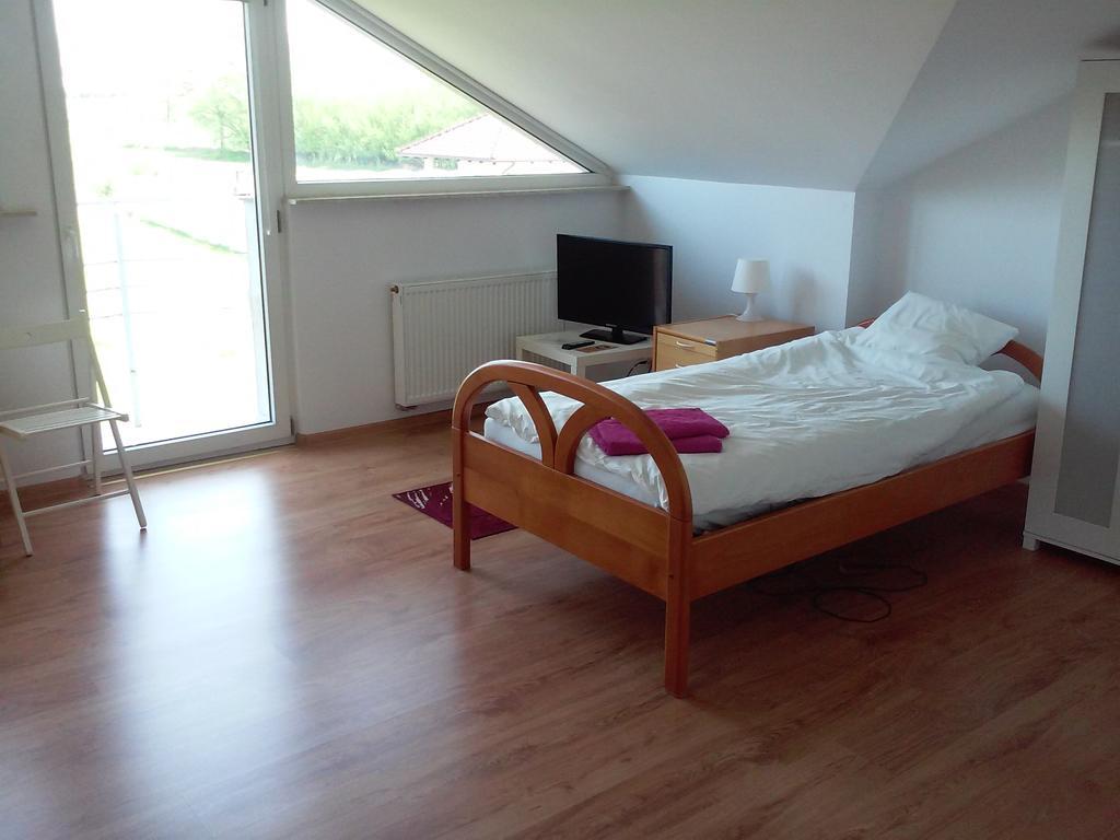 Dworek Poznan Bed and Breakfast Esterno foto