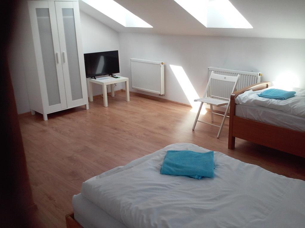 Dworek Poznan Bed and Breakfast Esterno foto