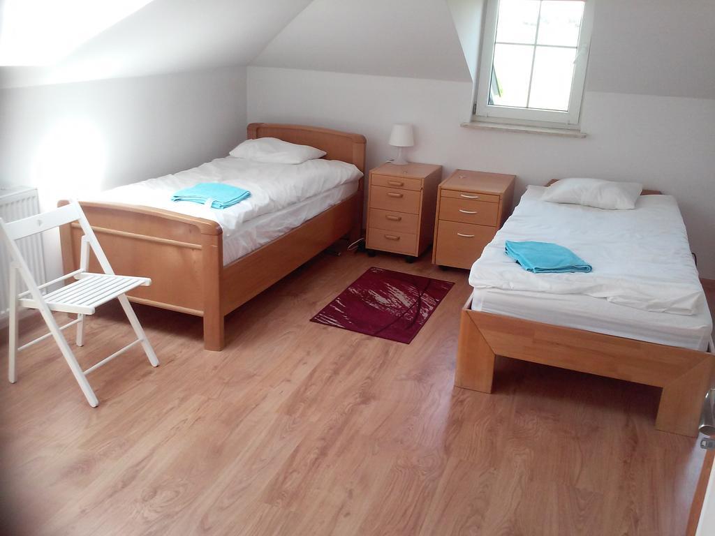 Dworek Poznan Bed and Breakfast Esterno foto